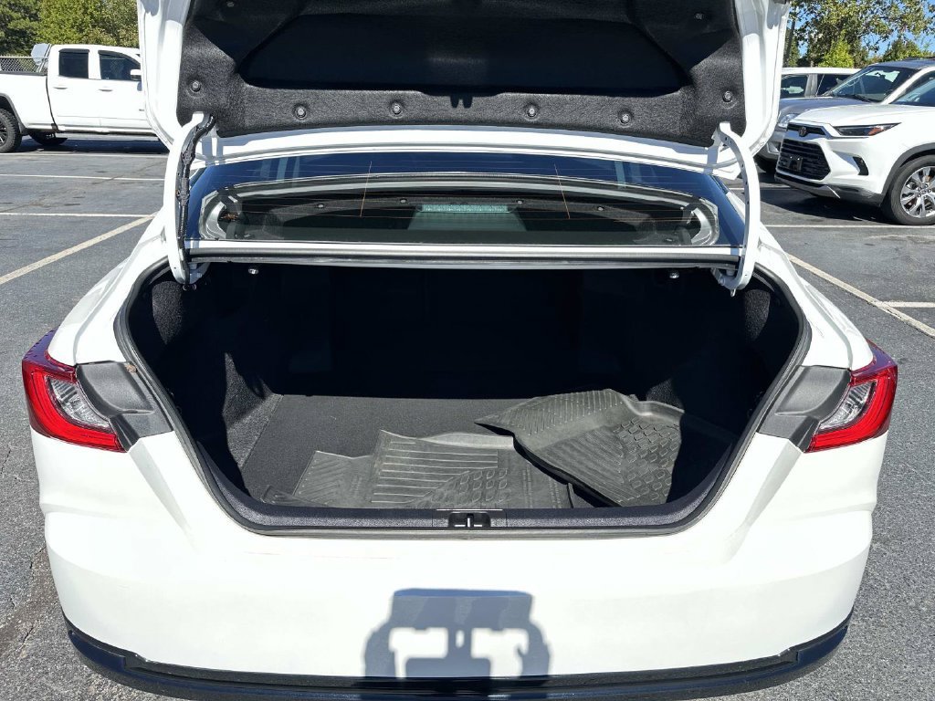 Used 2025 Toyota Camry XLE FWD image 12