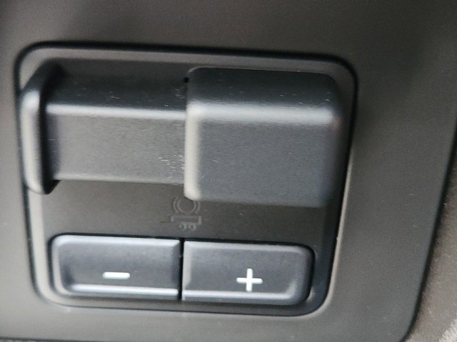 Used 2024 Chevrolet Colorado Z71 w/ Z71 Convenience Package 2 image 19