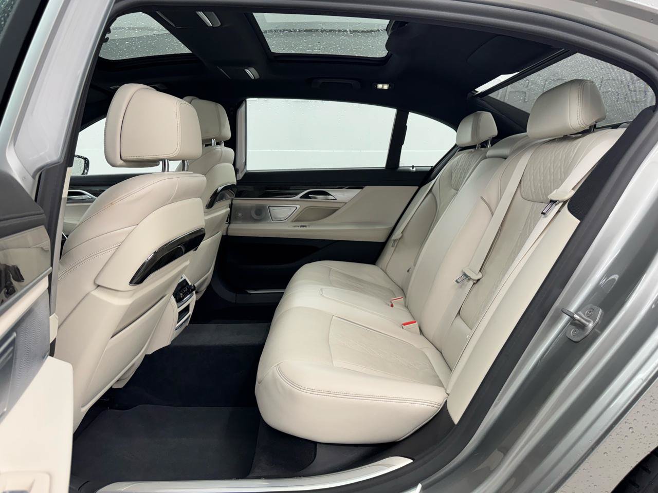 Used 2021 BMW 750i xDrive w/ Executive Package AWD/4WD image 17