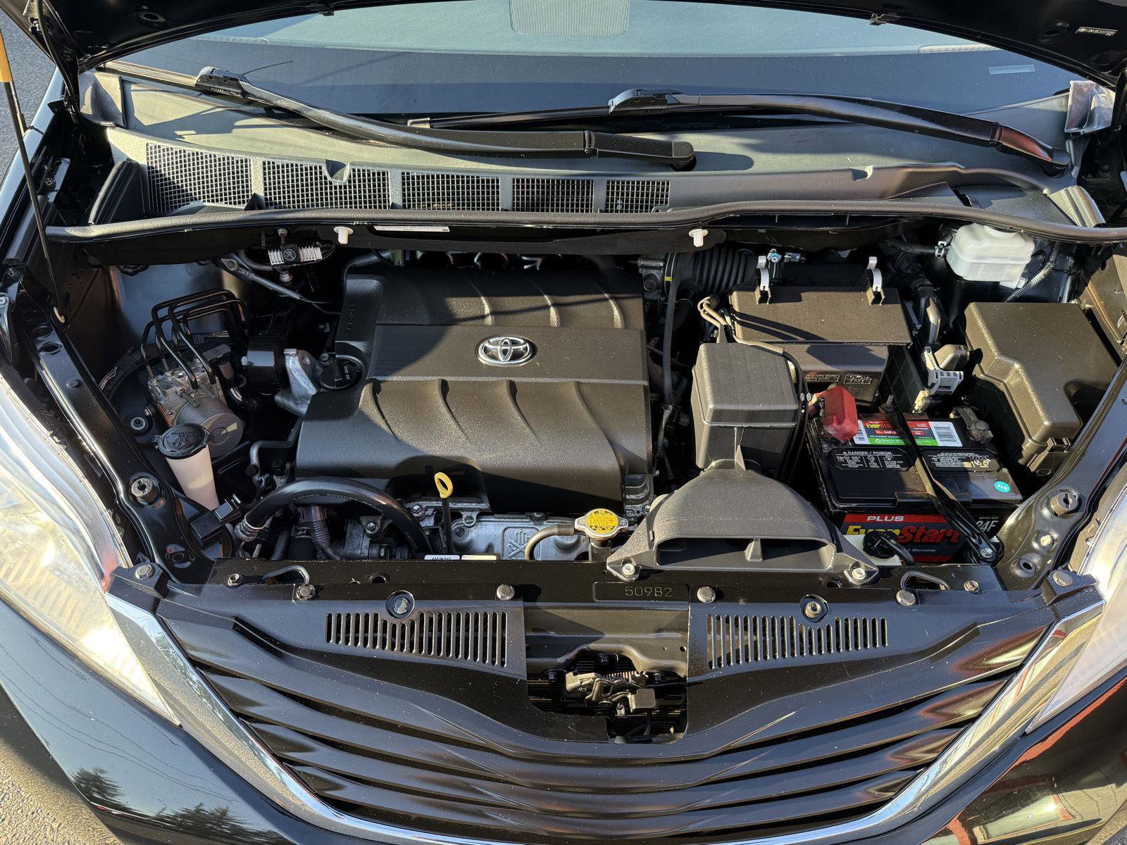Used 2012 Toyota Sienna LE image 20