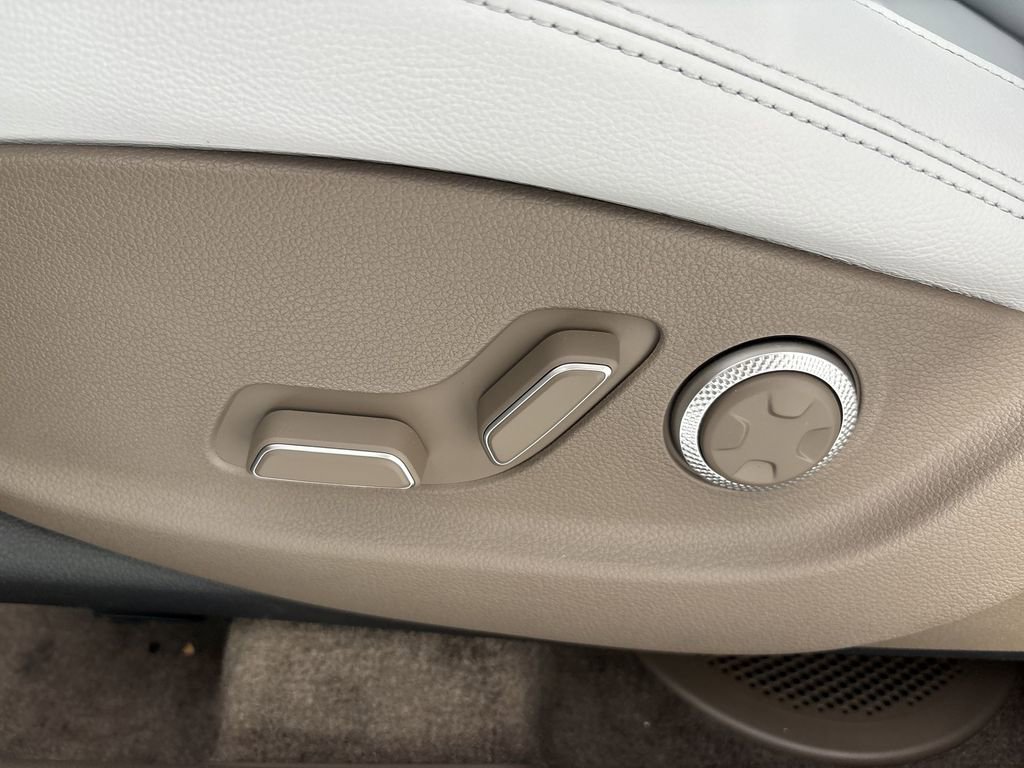 New 2026 Genesis GV70 2.5T Advanced AWD/4WD image 14