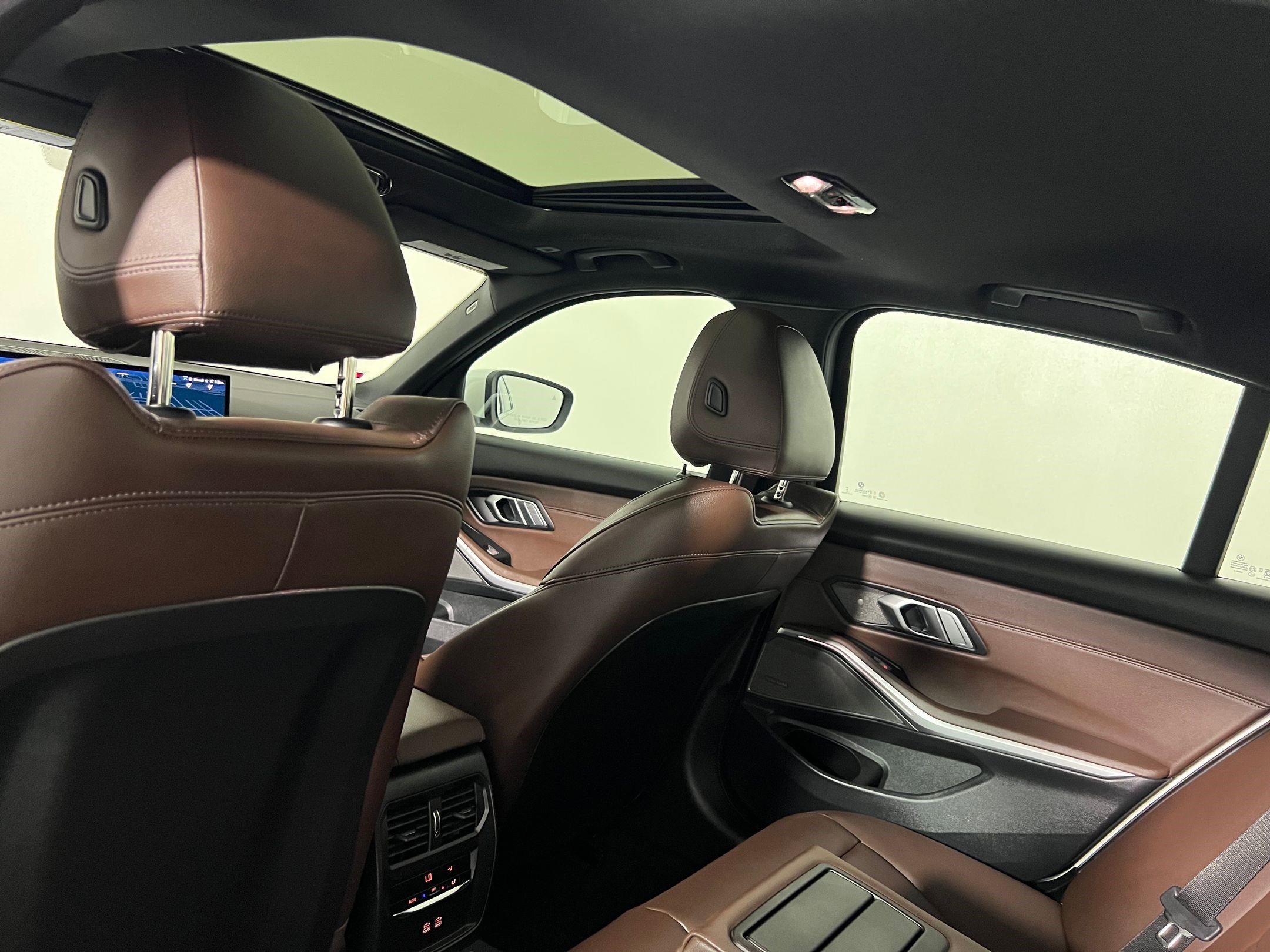New 2025 BMW 330i xDrive Sedan w/ Premium Package AWD/4WD image 32