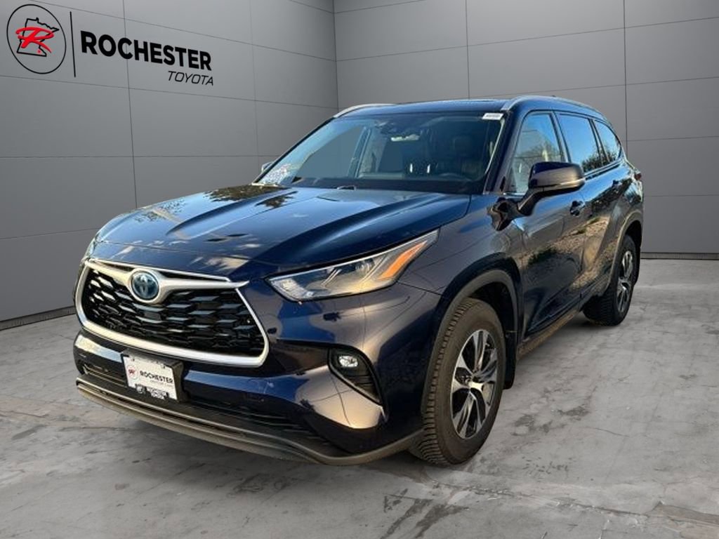 Used 2022 Toyota Highlander XLE AWD/4WD image 37