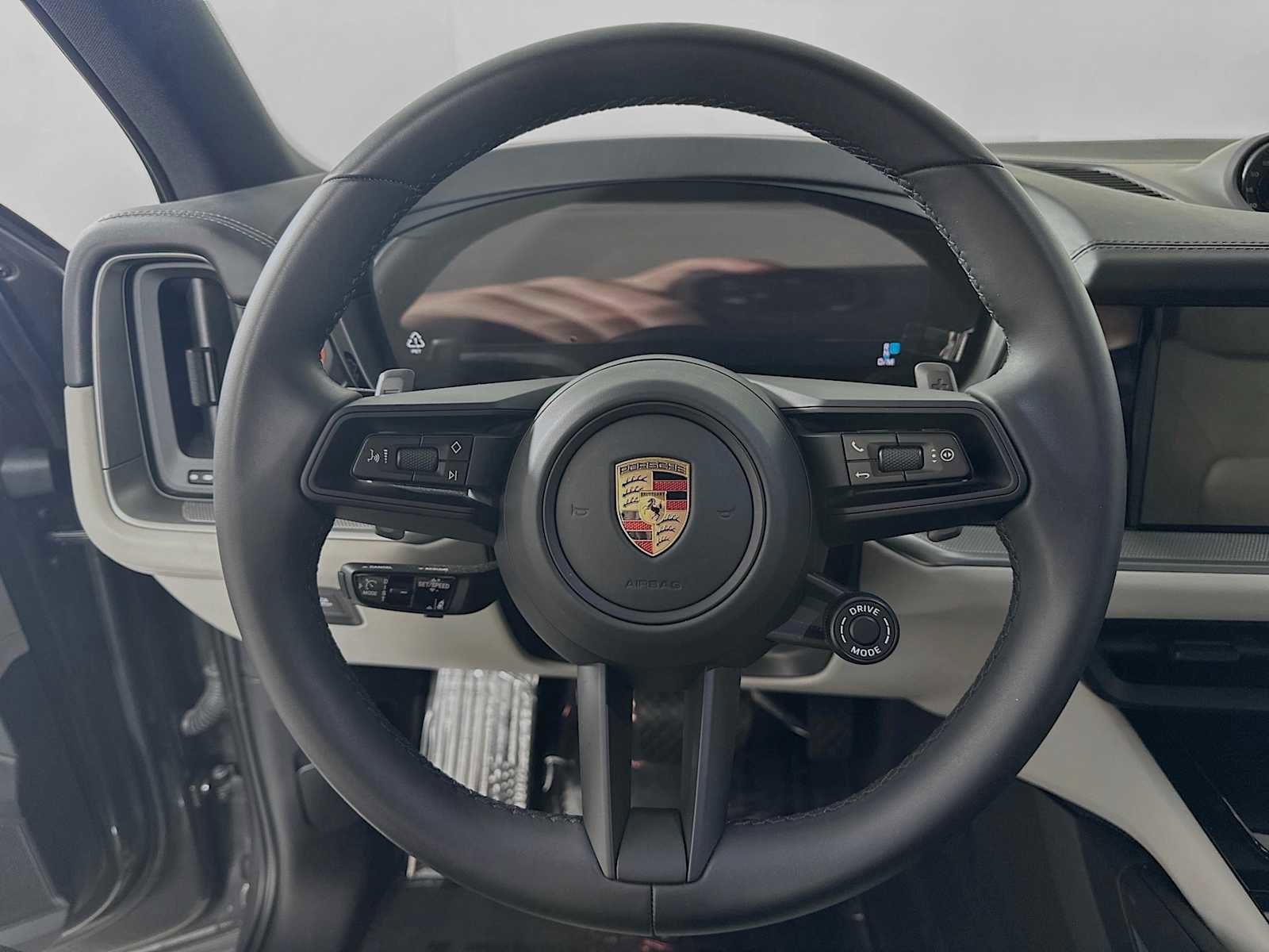Certified 2025 Porsche Cayenne image 14