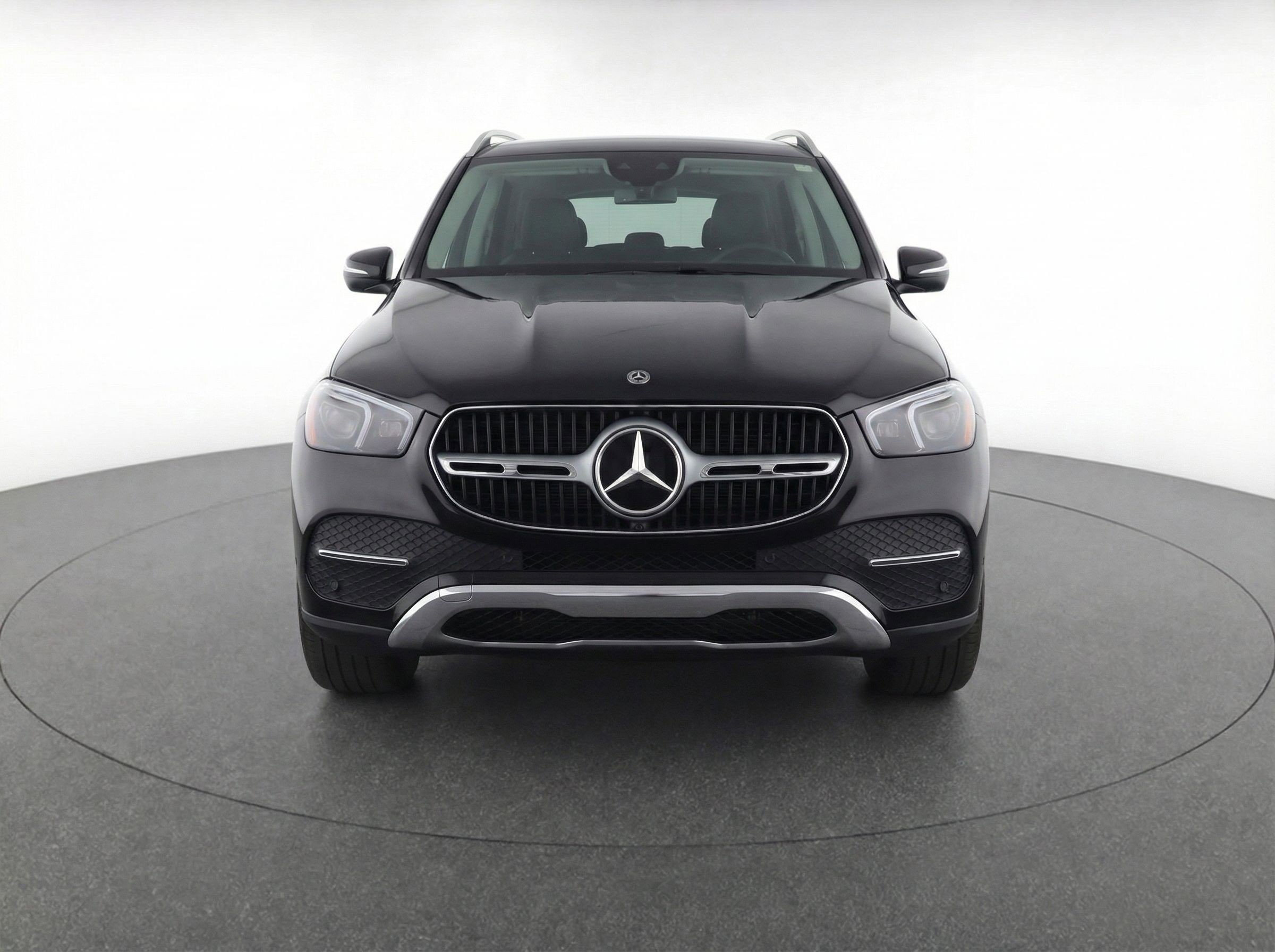Used 2024 Mercedes-Benz GLC 300 4MATIC image 2