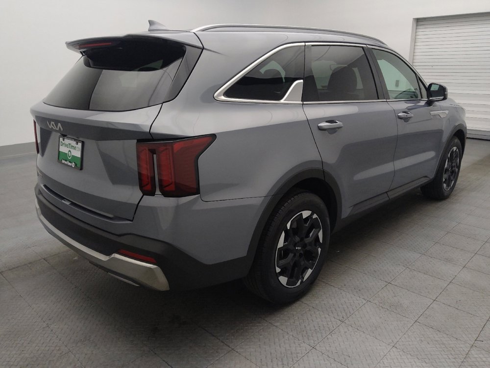 Used 2024 Kia Sorento S image 9
