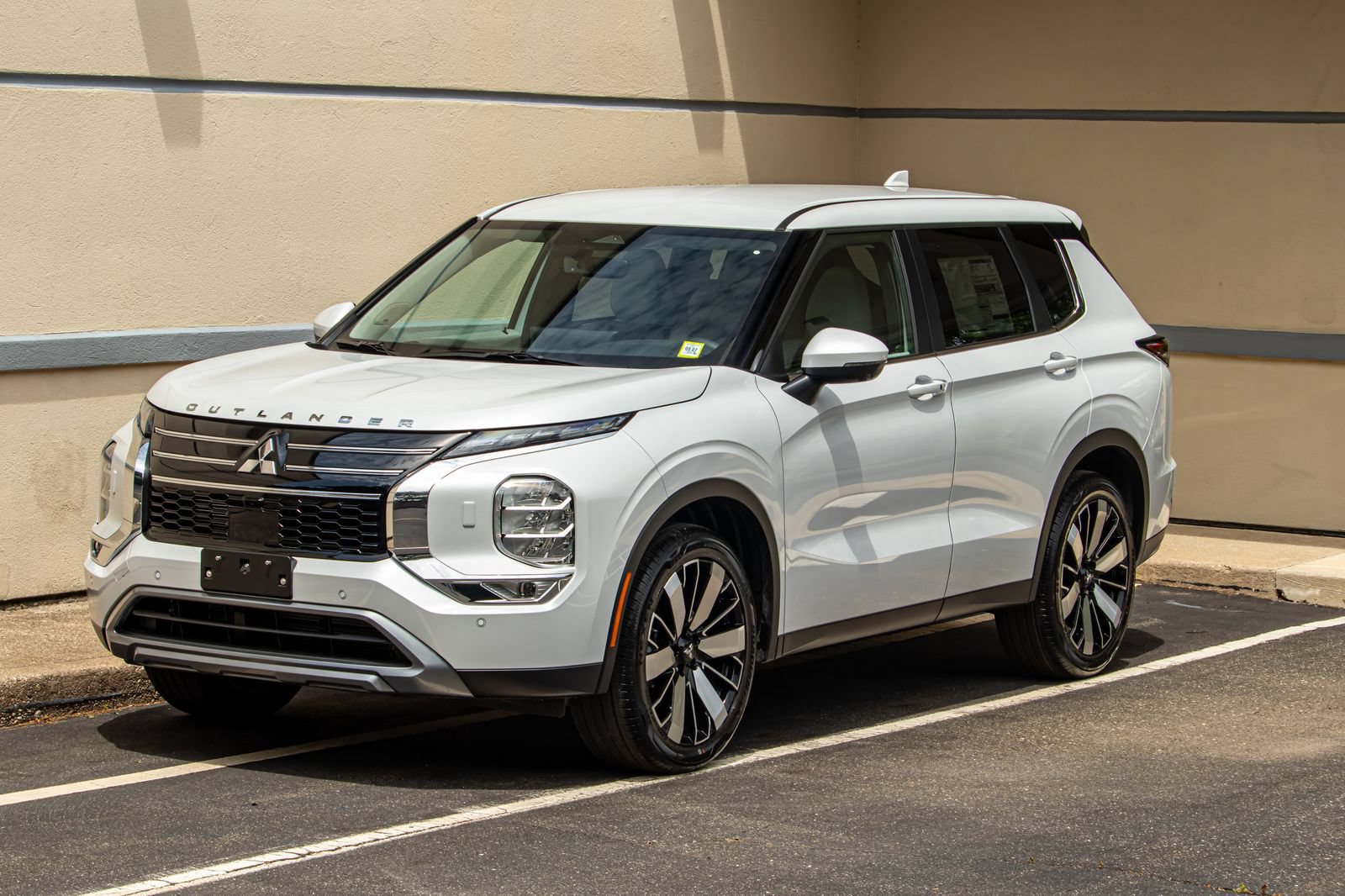 New 2026 Mitsubishi Outlander SE AWD/4WD image 1