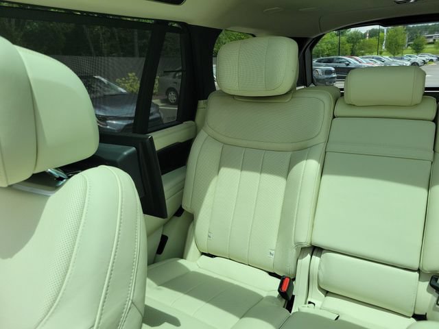 Used 2024 Land Rover Range Rover Long Wheelbase Autobiography AWD/4WD image 10