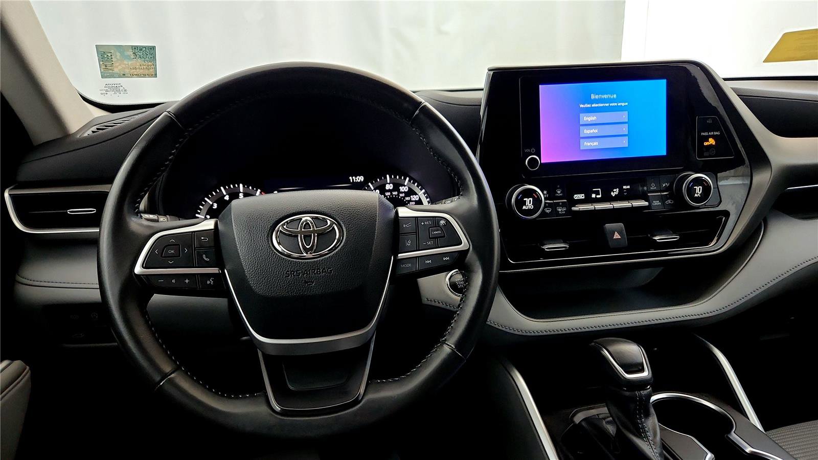 Used 2023 Toyota Highlander LE image 28