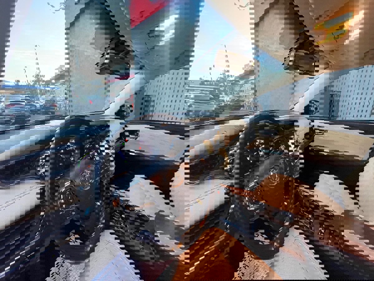 Used 2018 Toyota Avalon Limited FWD image 9