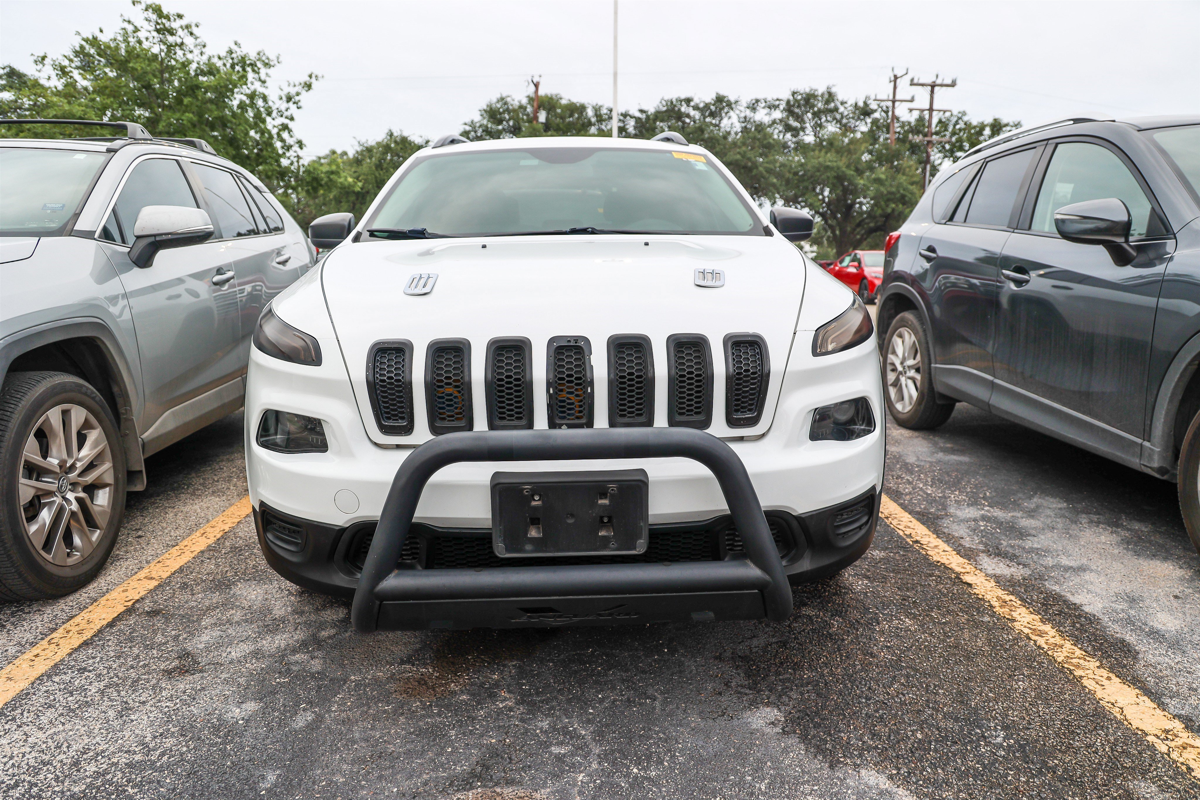 Used 2017 Jeep Cherokee Sport FWD image 4