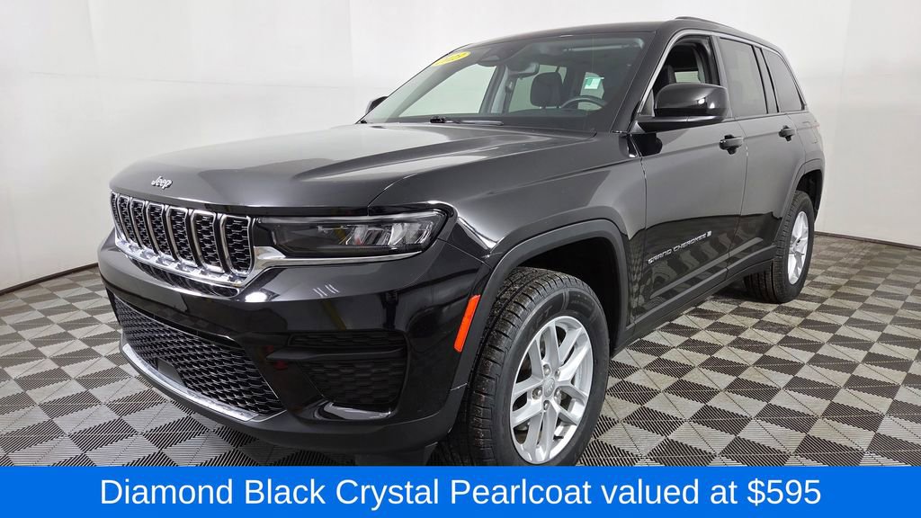 Used 2023 Jeep Grand Cherokee Laredo image 3