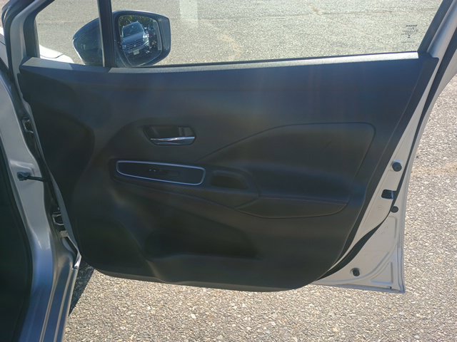 Used 2024 Nissan Versa SR FWD image 12