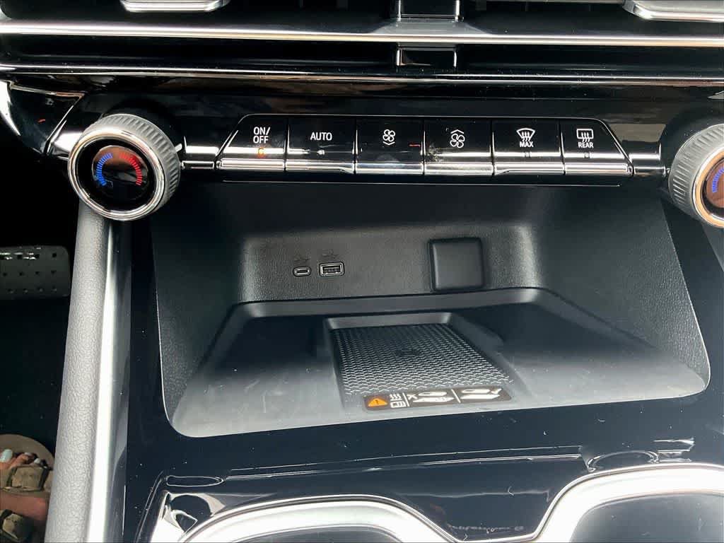 New 2027 Chevrolet Traverse Z71 w/ Enhanced Driving Package AWD/4WD image 18