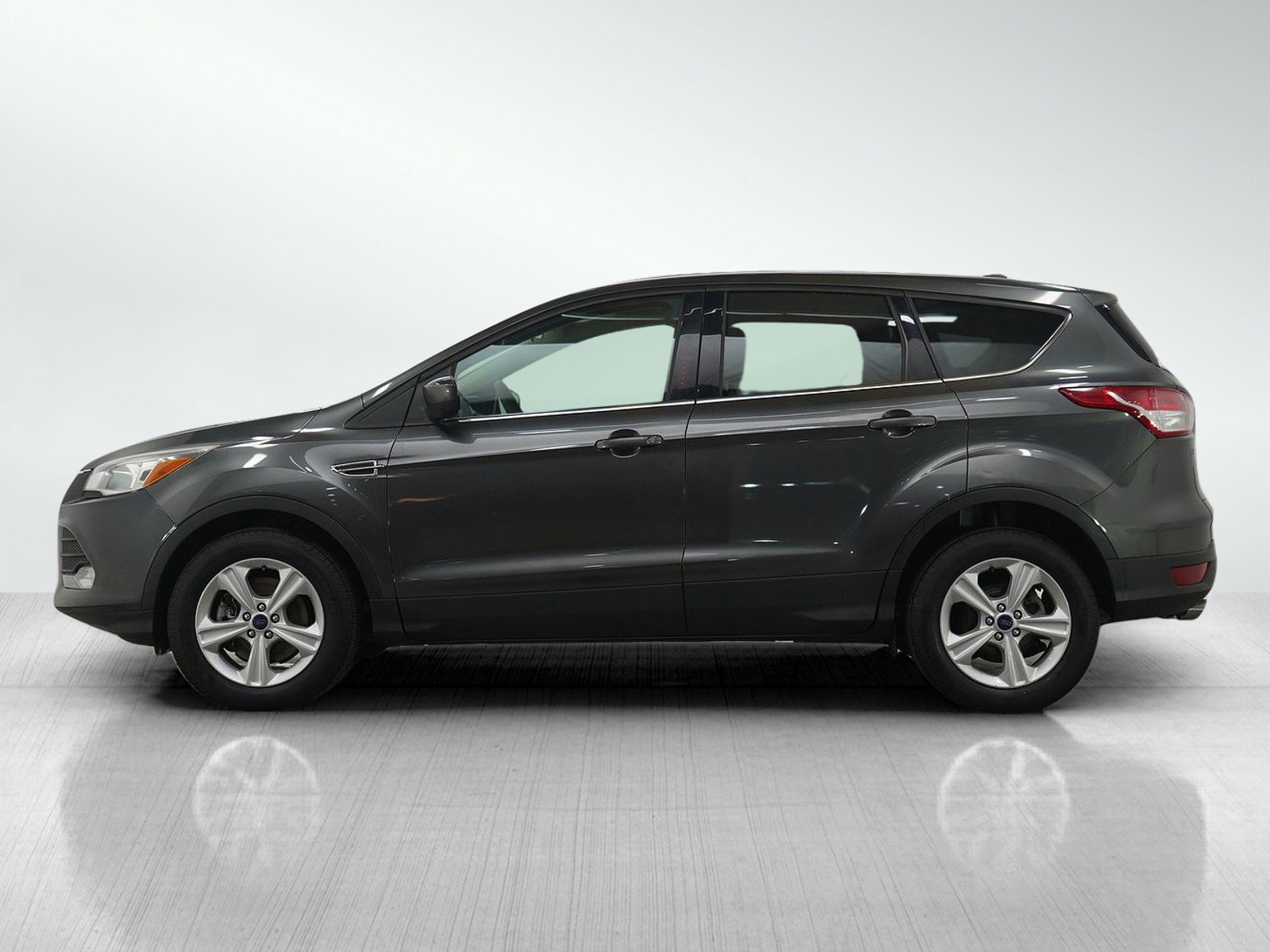 Used 2015 Ford Escape SE image 2