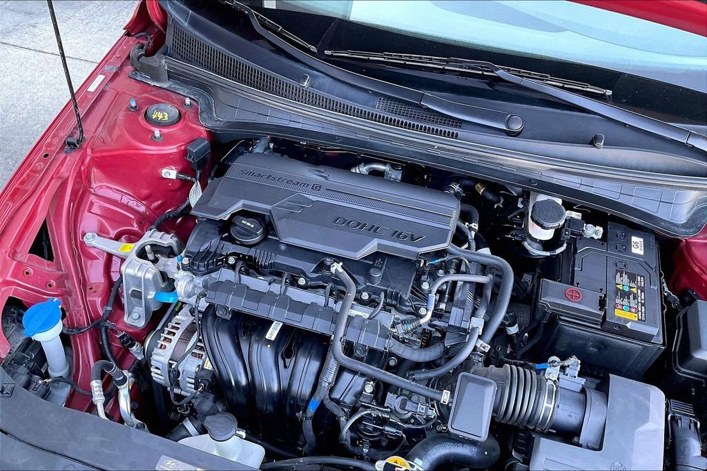 Used 2025 Hyundai Elantra SEL image 30