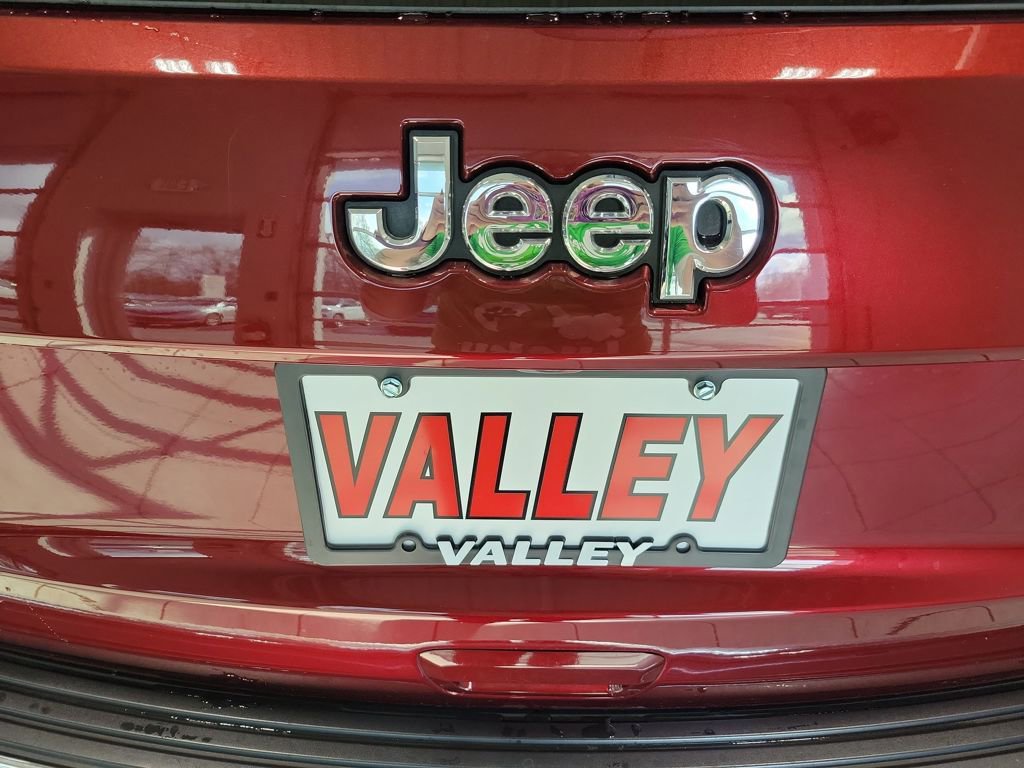 Used 2022 Jeep Grand Cherokee Limited image 18