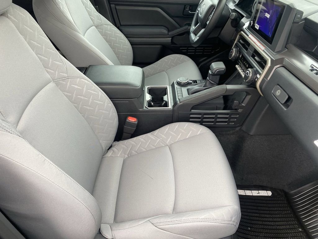 Certified 2025 Toyota Tacoma SR5 AWD/4WD image 16