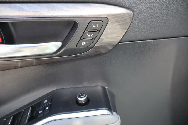 Used 2020 Toyota Highlander Limited FWD image 12