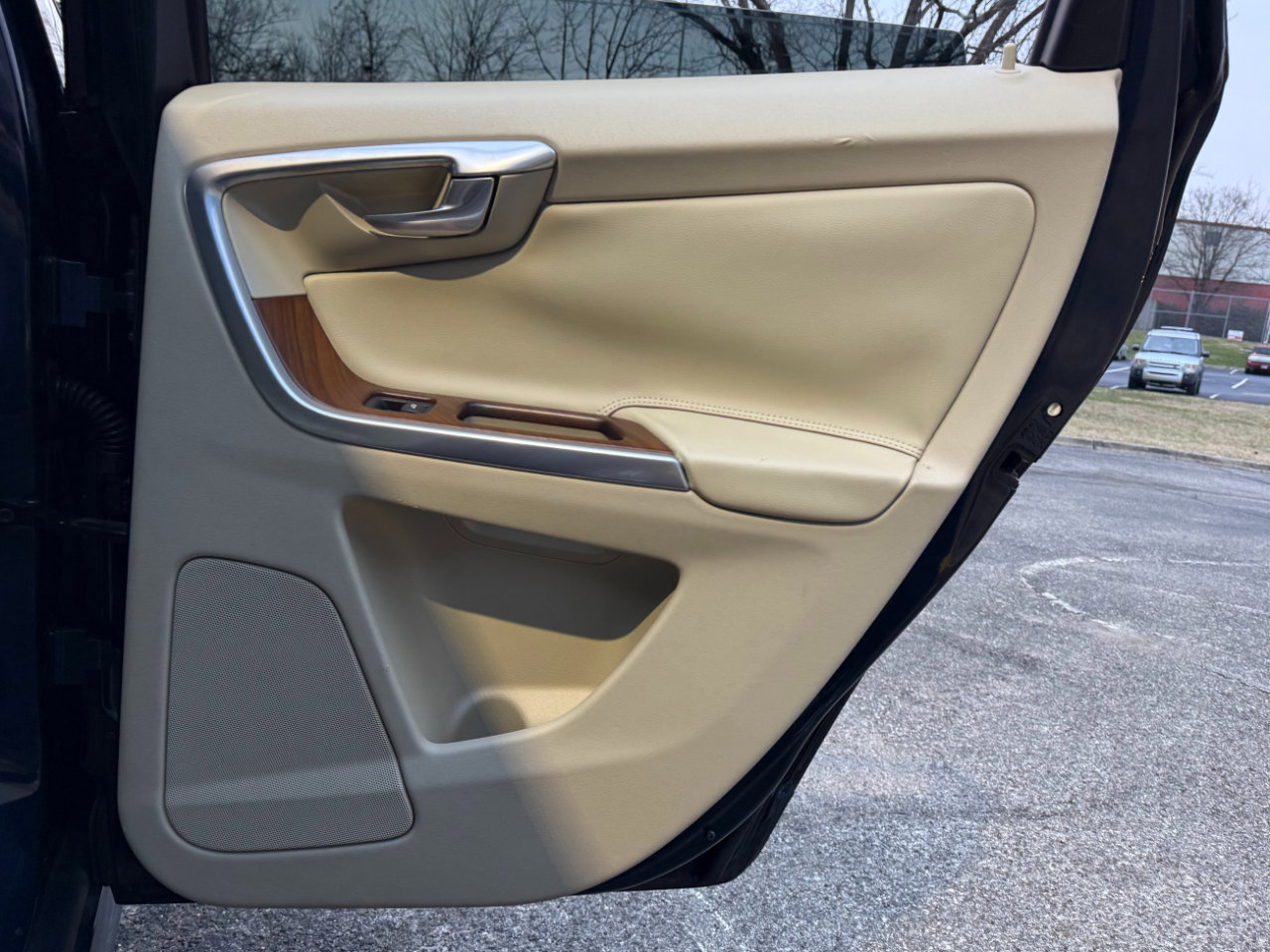 Used 2015 Volvo XC60 T5 Platinum image 16