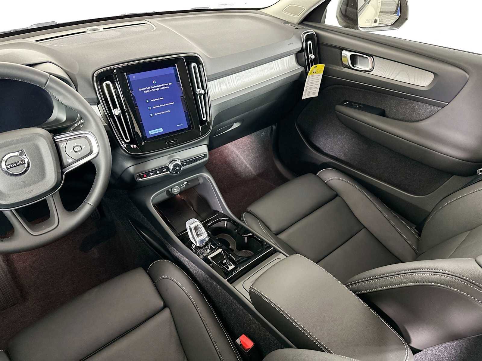 Used 2025 Volvo XC40 B5 Plus w/ Climate Package image 21