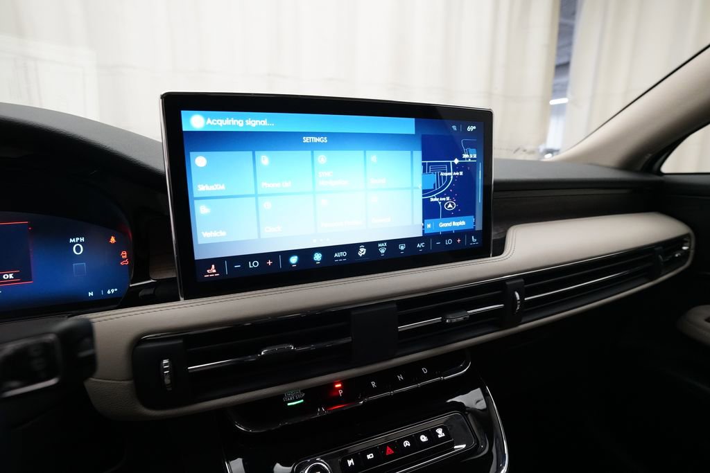 Used 2025 Lincoln Corsair Reserve w/ Towing Package image 6