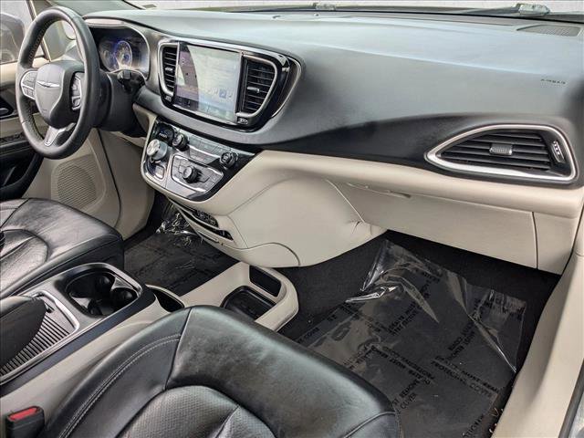 Used 2022 Chrysler Pacifica Touring-L image 21