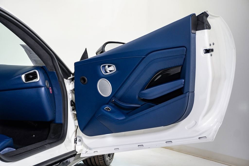 Used 2019 Aston Martin V8 Vantage Coupe image 19