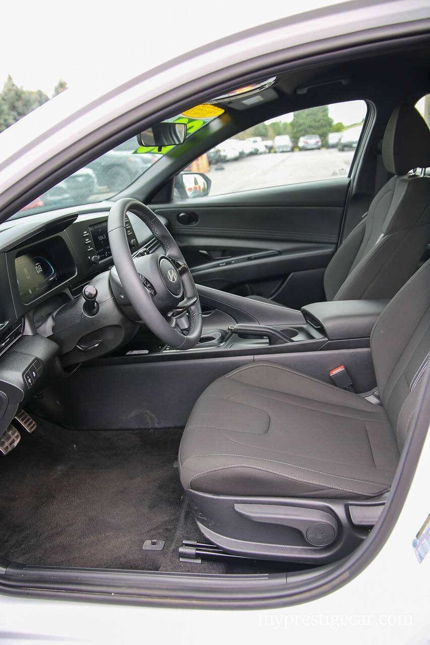 Used 2026 Hyundai Elantra Sport FWD image 40