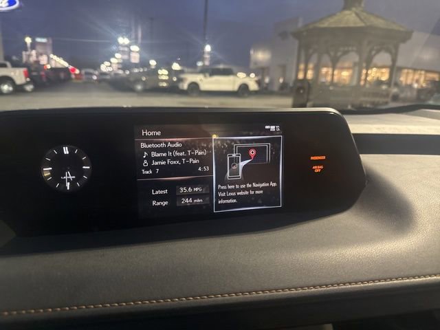 Used 2020 Lexus UX 200 image 13