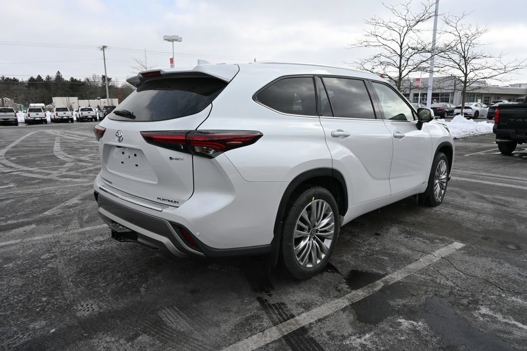 New 2026 Toyota Highlander Platinum image 10