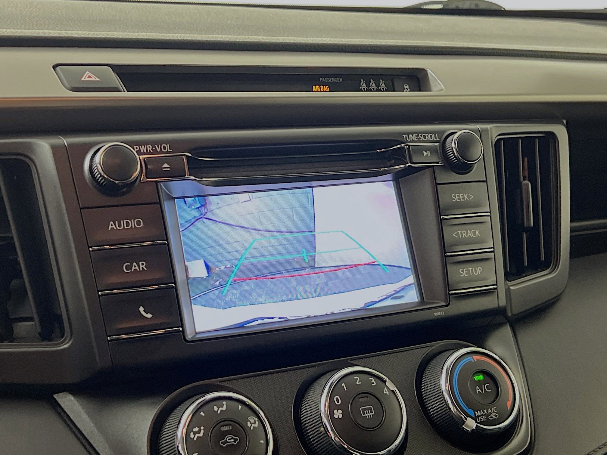 Used 2018 Toyota RAV4 LE FWD image 28