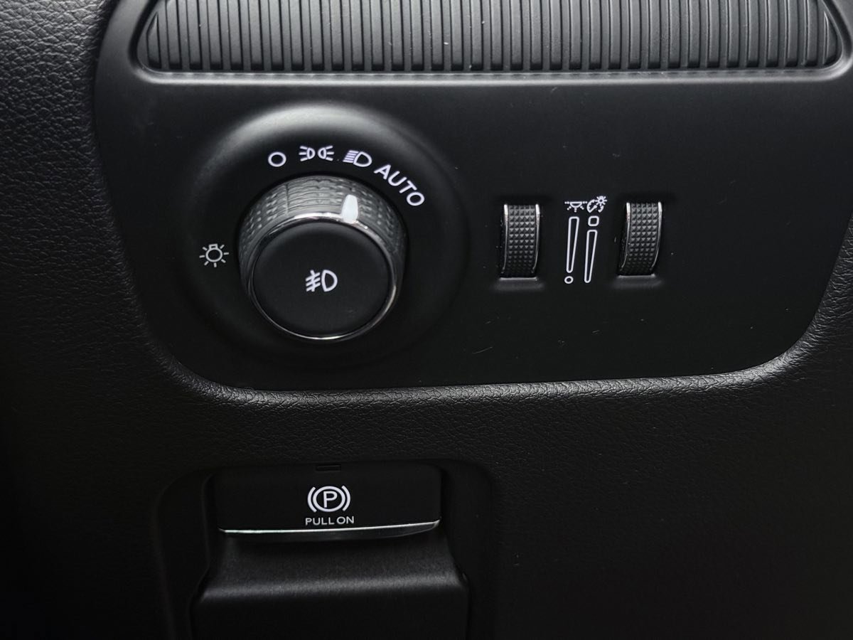 Used 2025 Jeep Wagoneer L Series III w/ Premium Group I AWD/4WD image 56