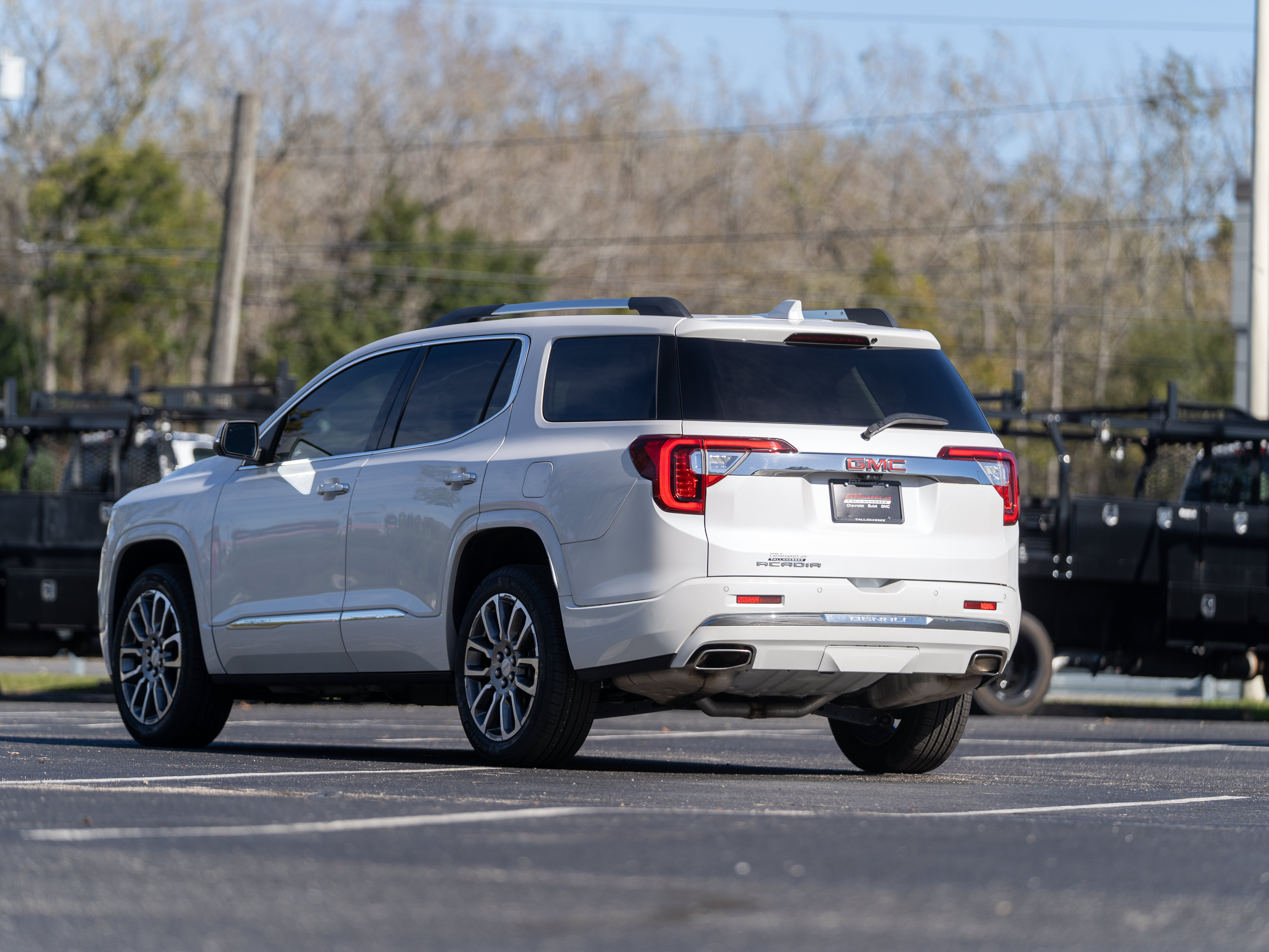 Used 2023 GMC Acadia Denali w/ Denali Ultimate Package FWD image 3