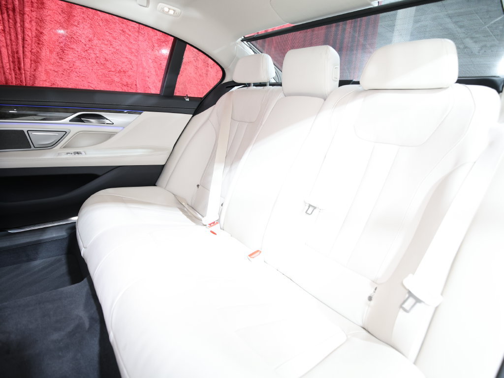 Used 2018 BMW 740i RWD image 13
