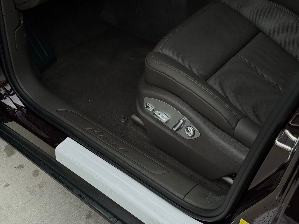 New 2025 Porsche Macan image 18
