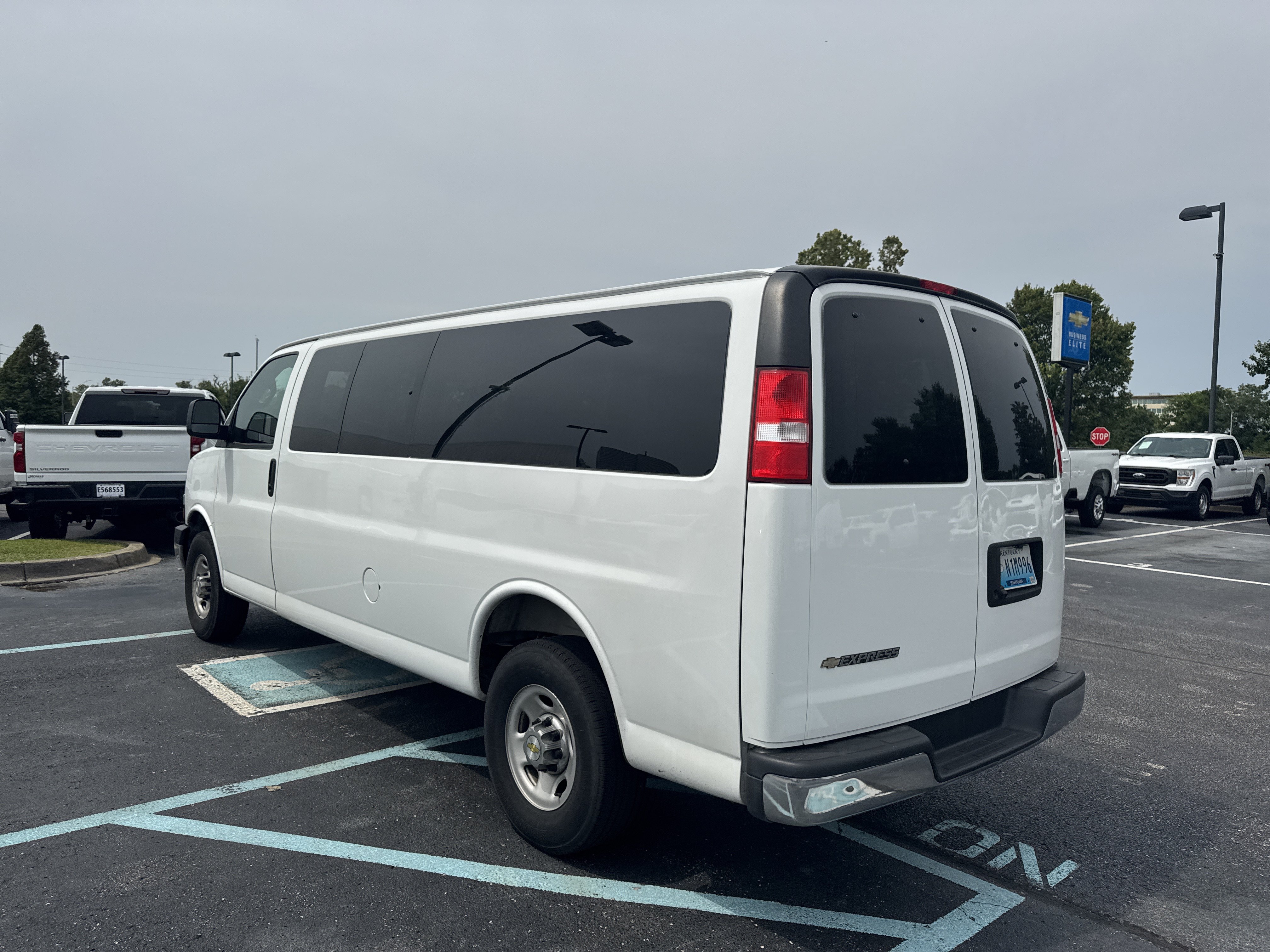 Used 2025 Chevrolet Express 3500 LT w/ LT Preferred Equipment Group RWD image 7