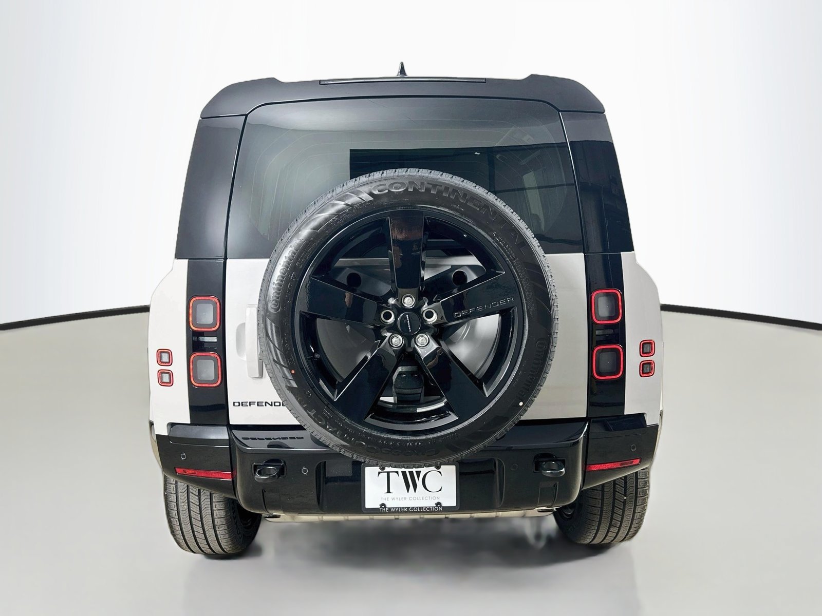 New 2026 Land Rover Defender 110 X-Dynamic SE AWD/4WD image 6