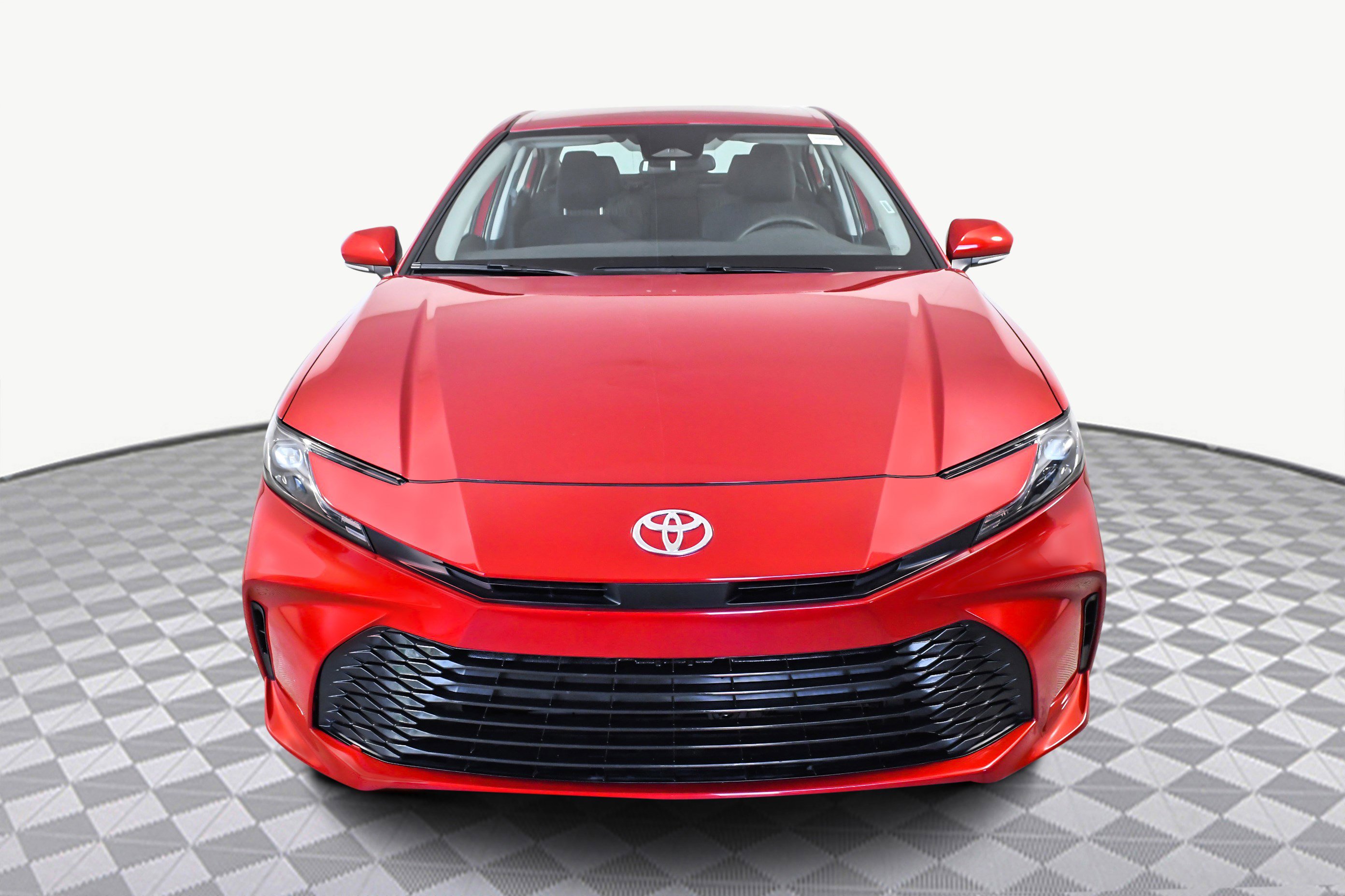 Used 2025 Toyota Camry LE image 2