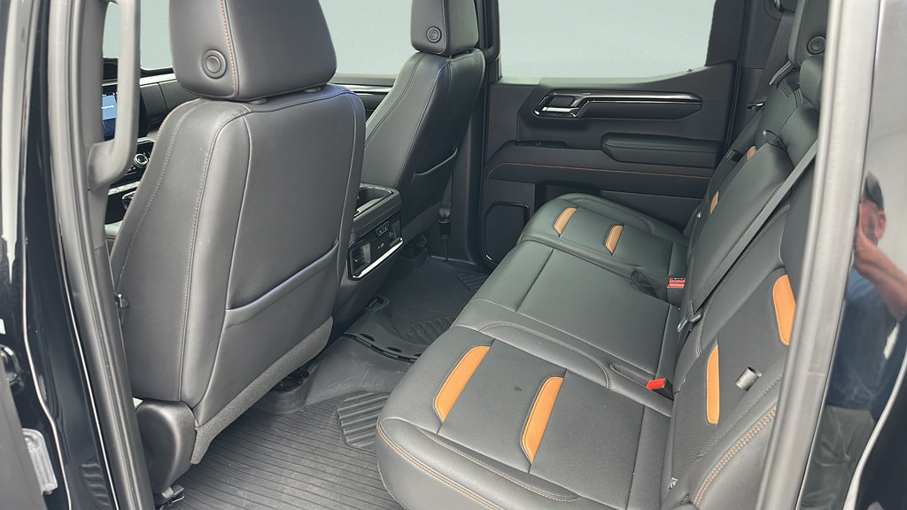 Used 2024 GMC Sierra 1500 AT4 w/ Technology Package AWD/4WD image 13