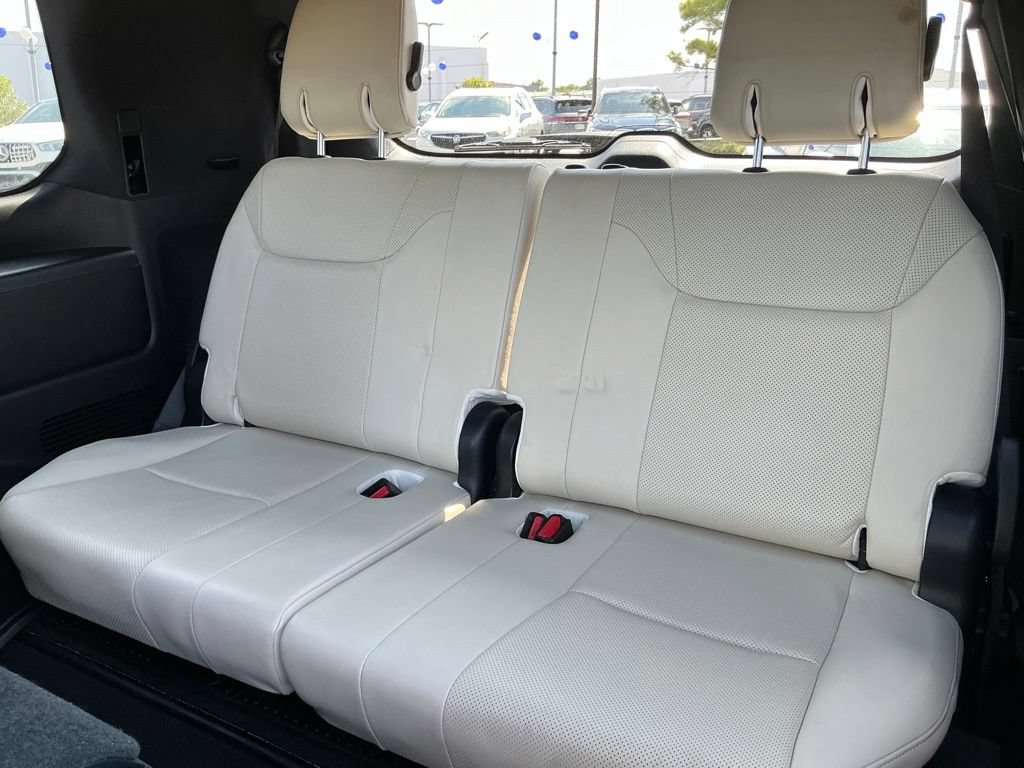 Used 2020 Lexus LX 570 4WD w/ Sport Package image 19