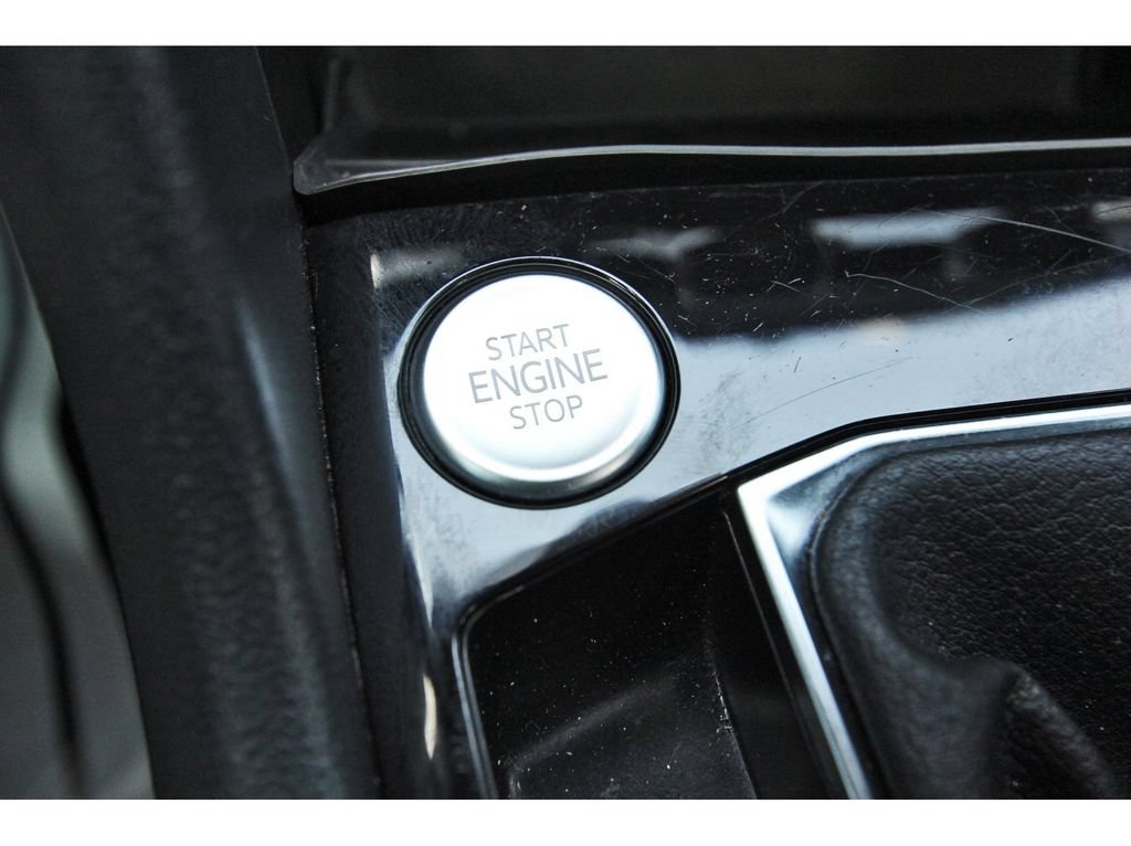 Used 2023 Volkswagen Taos SE w/ Panoramic Sunroof Package FWD image 30