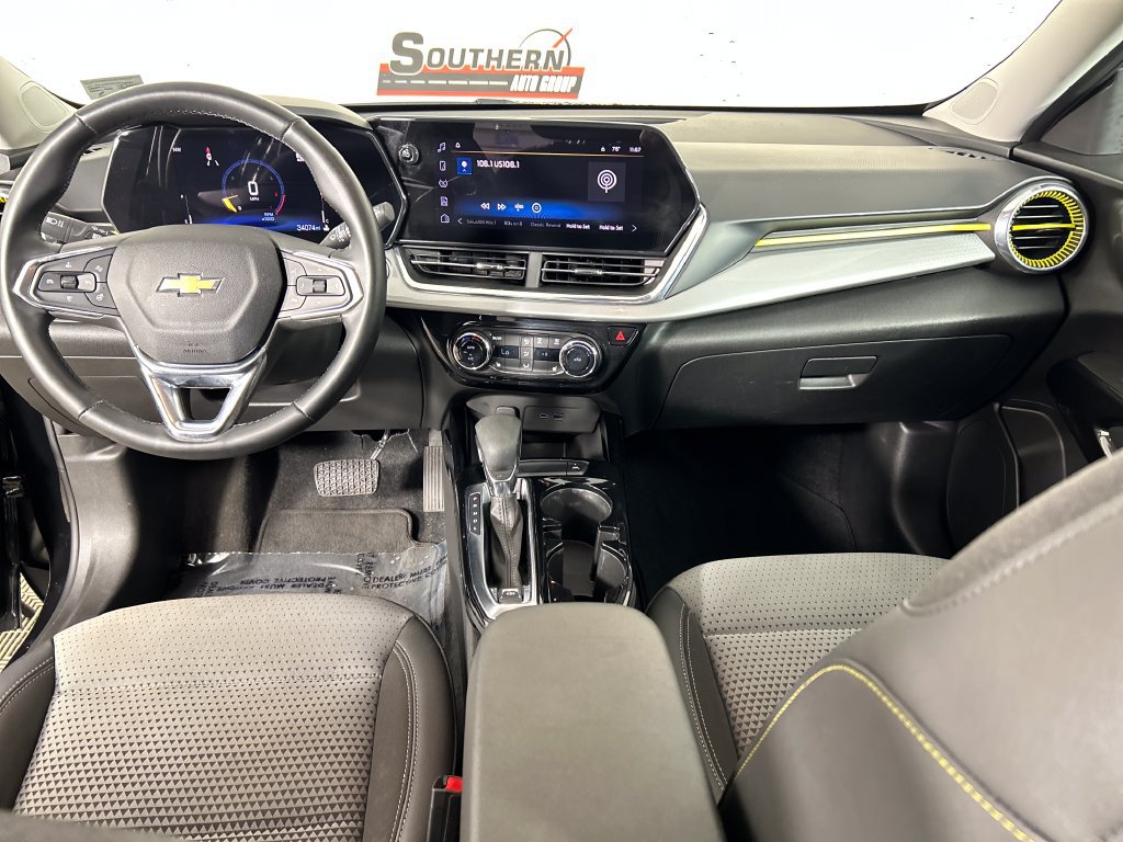 Used 2024 Chevrolet Trax LT w/ Driver Confidence Package FWD image 18