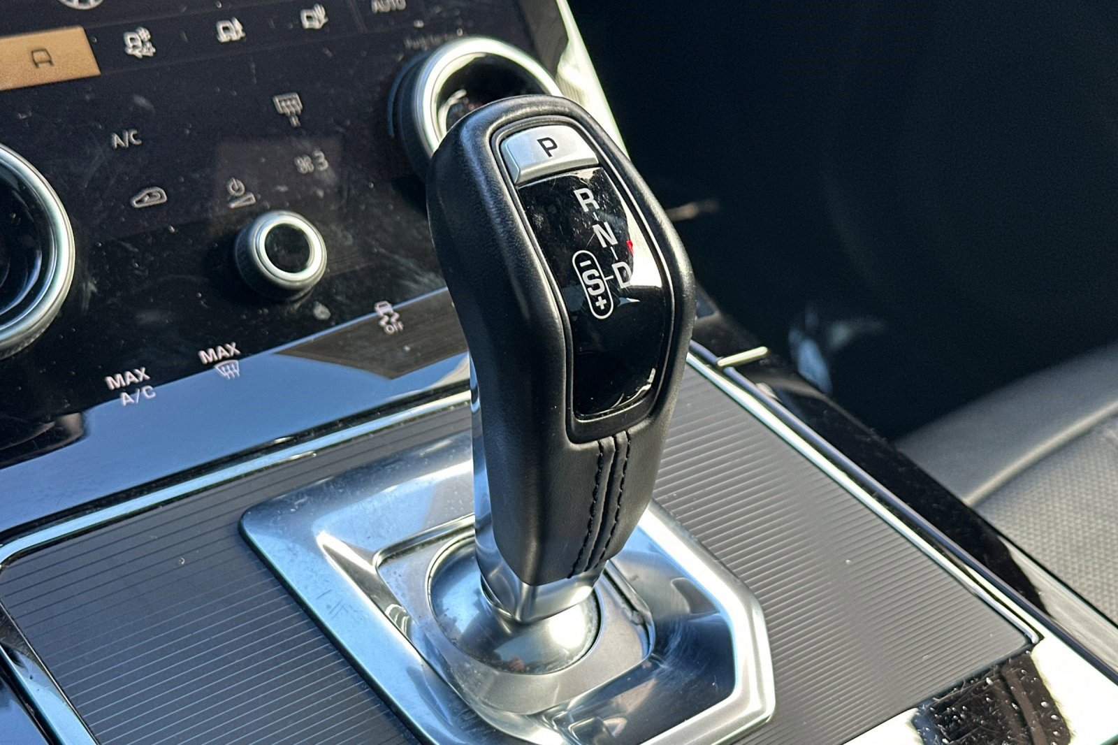 Used 2022 Land Rover Range Rover Evoque R-Dynamic SE image 24