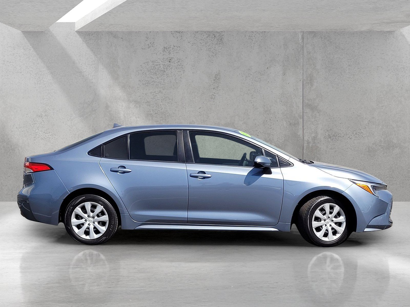 Used 2023 Toyota Corolla LE FWD image 4