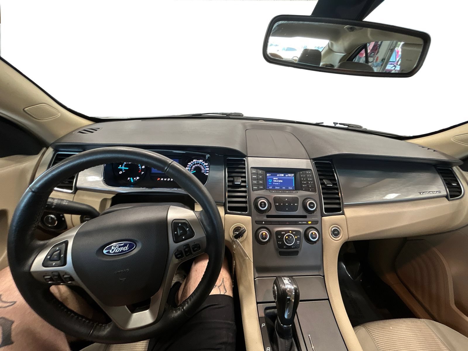 Used 2016 Ford Taurus SEL FWD image 18
