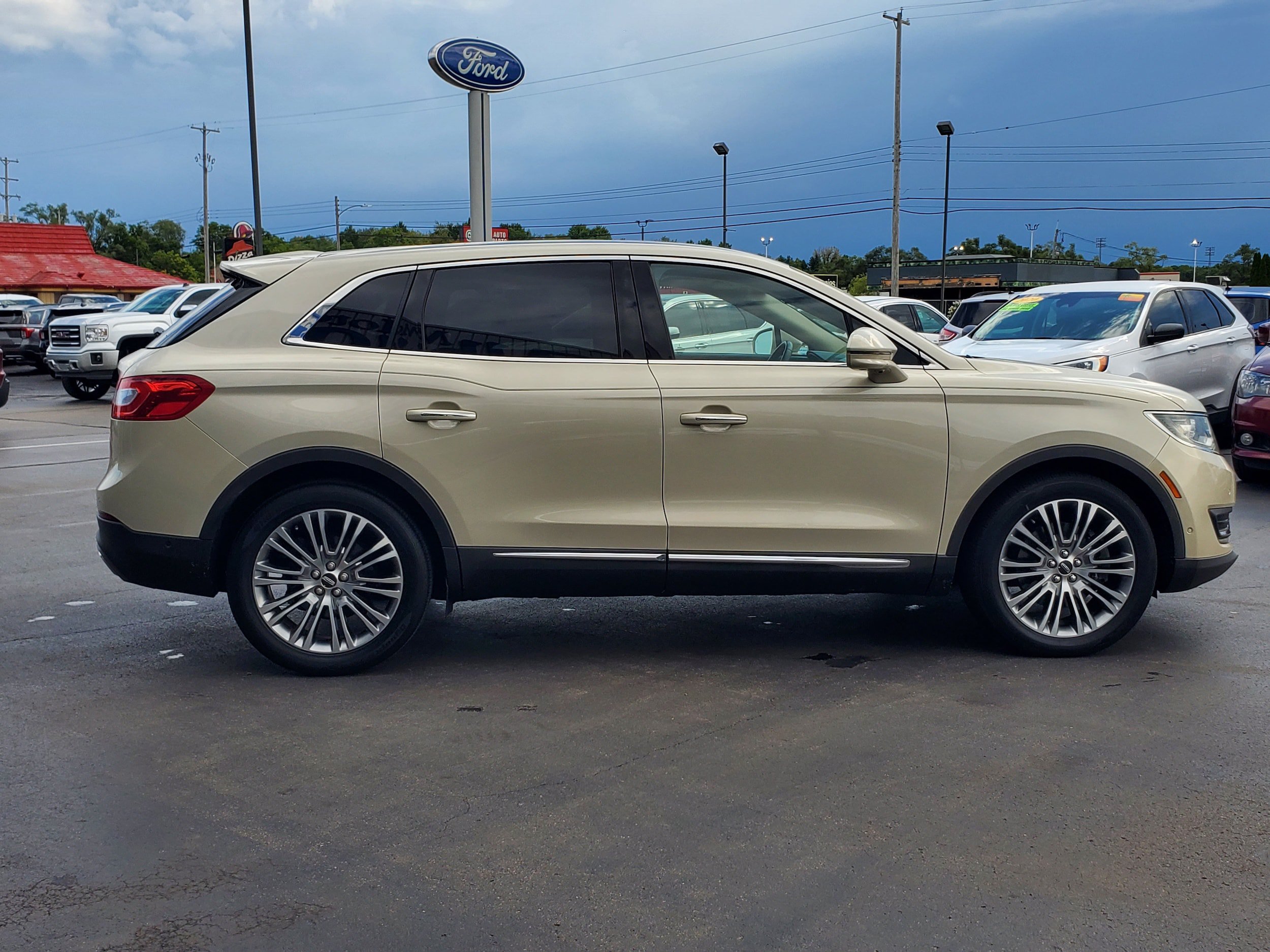 Used 2016 Lincoln MKX Reserve w/ Technology Package FWD image 5