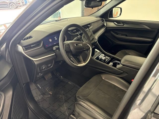 Used 2023 Jeep Grand Cherokee Altitude AWD/4WD image 15