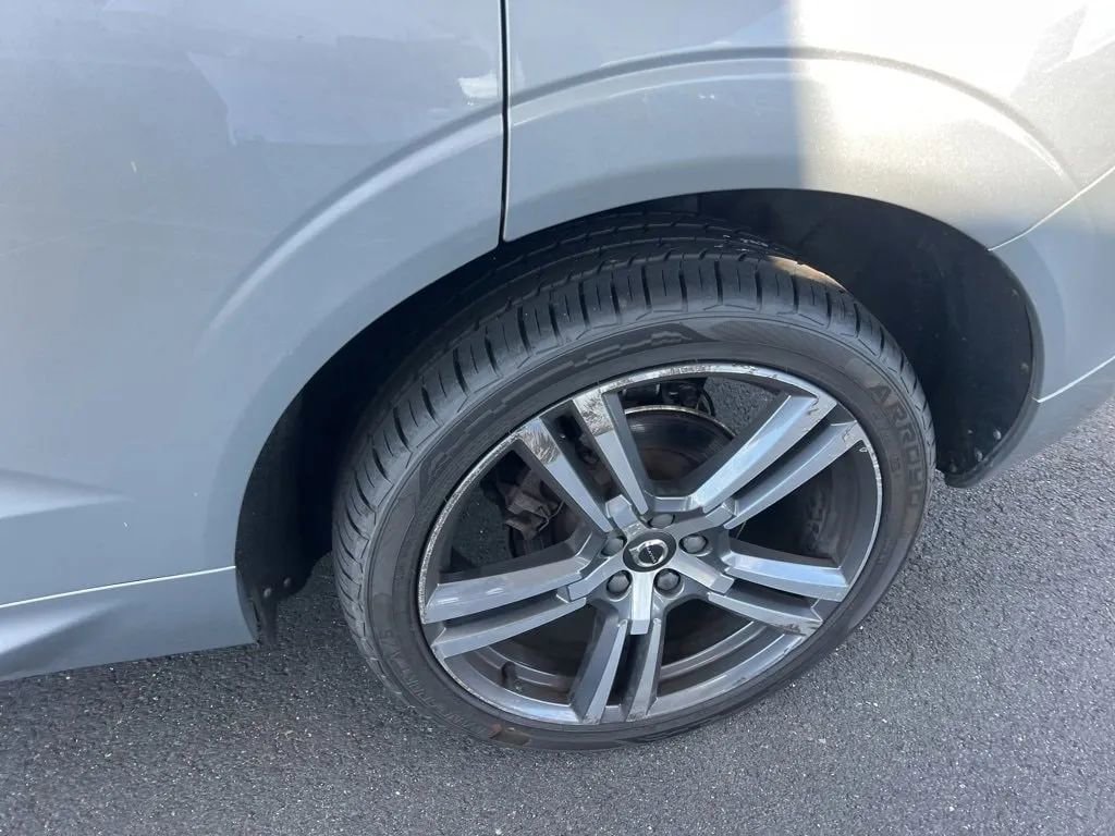 Used 2018 Volvo XC60 T5 Momentum w/ Advanced Package image 21