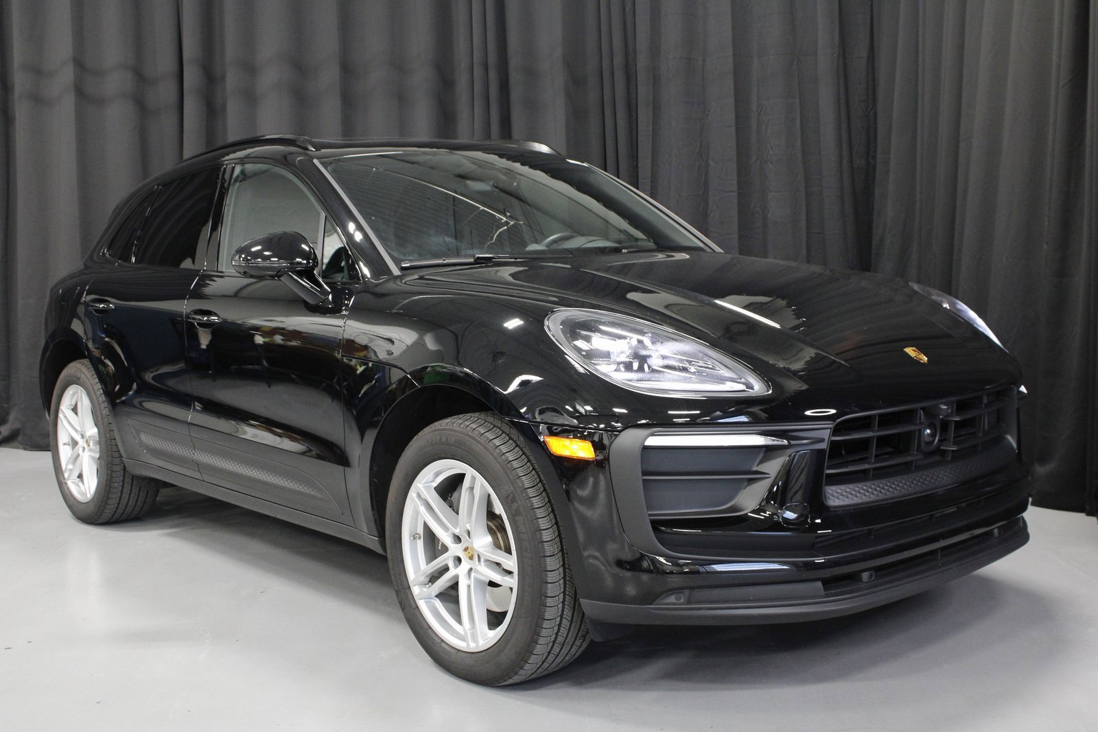 Used 2025 Porsche Macan image 9